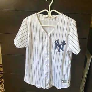 NEW!!! NY YANKEES WOMEN’S JERSEY (xl but it runs small so it’s more like MEDIUM)